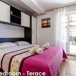 Relax - Big Terace & Grill Apartment